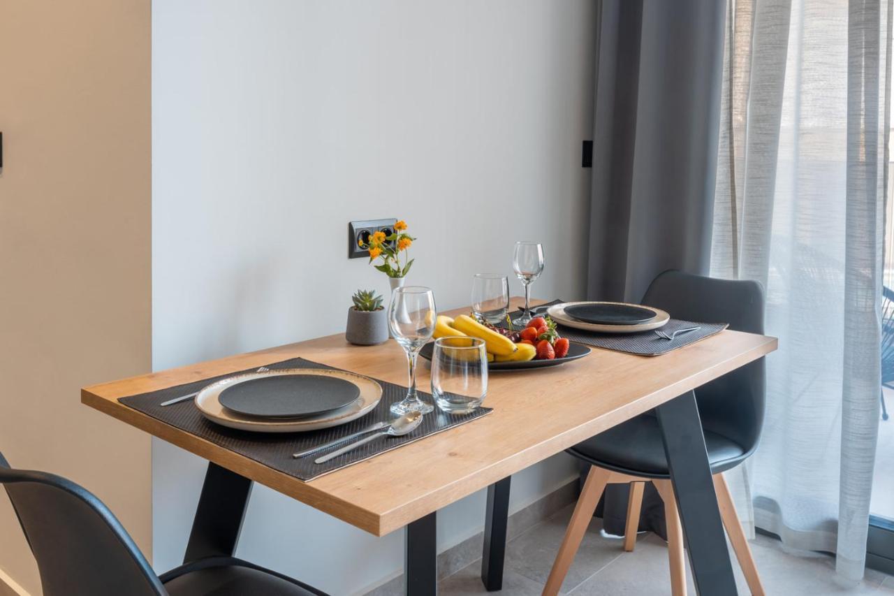 Brand New Suites In City Center Ираклио Екстериор снимка